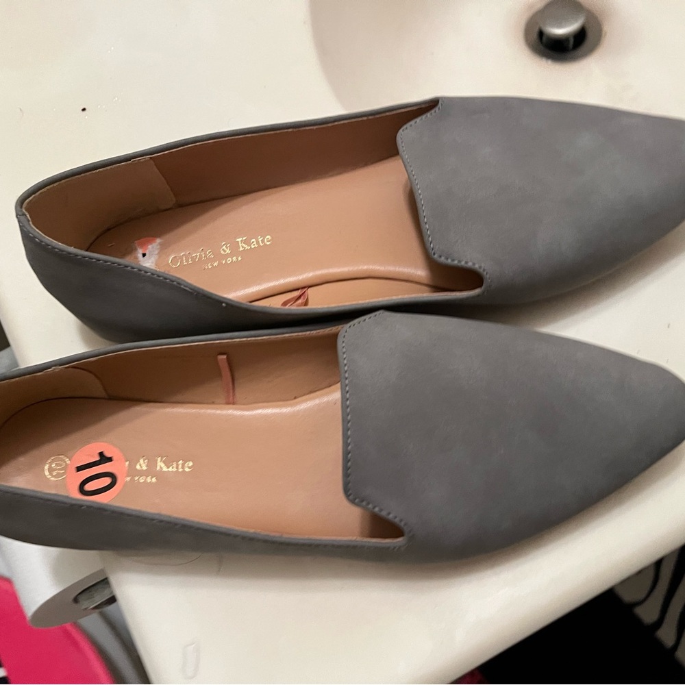 Gray shoes, work shoes, very lite shoes